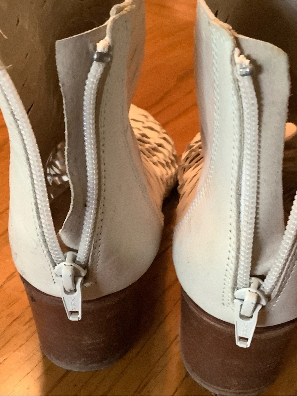 Piampiani White Leather Open-Toe Laser-Cut Ankle Booties sz 38/8
